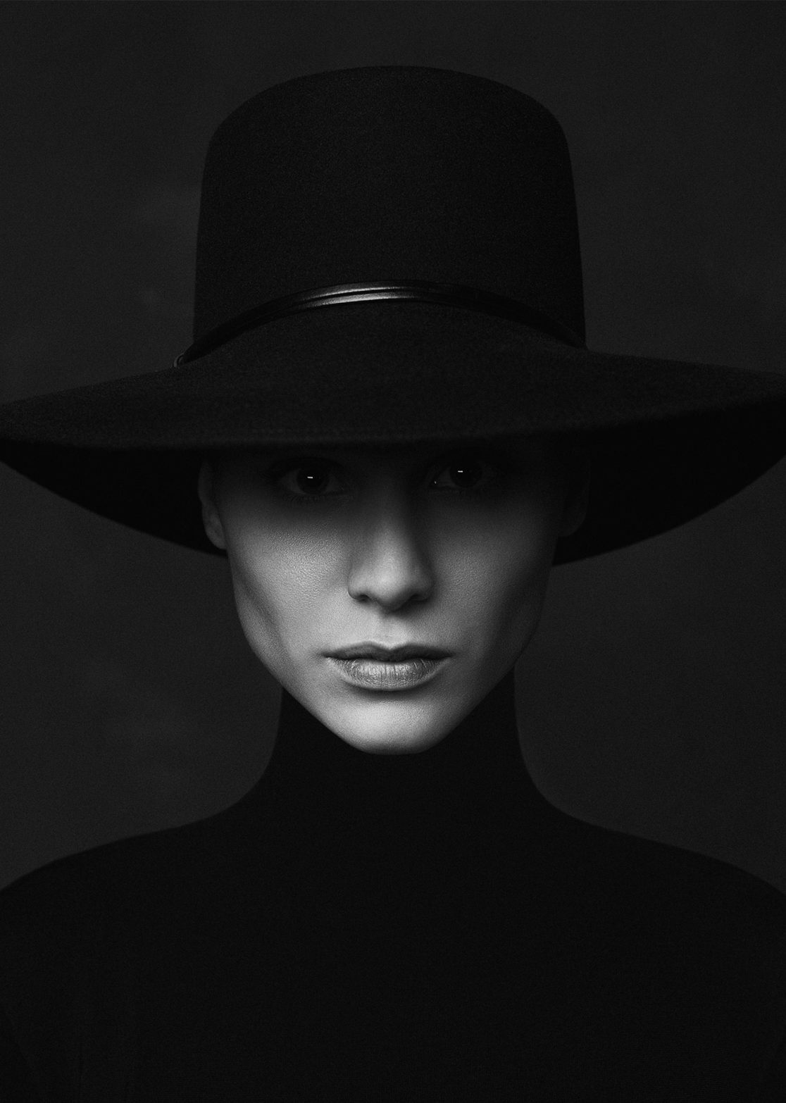 Hats - Women - Comtesse Black Velour Image Secondary