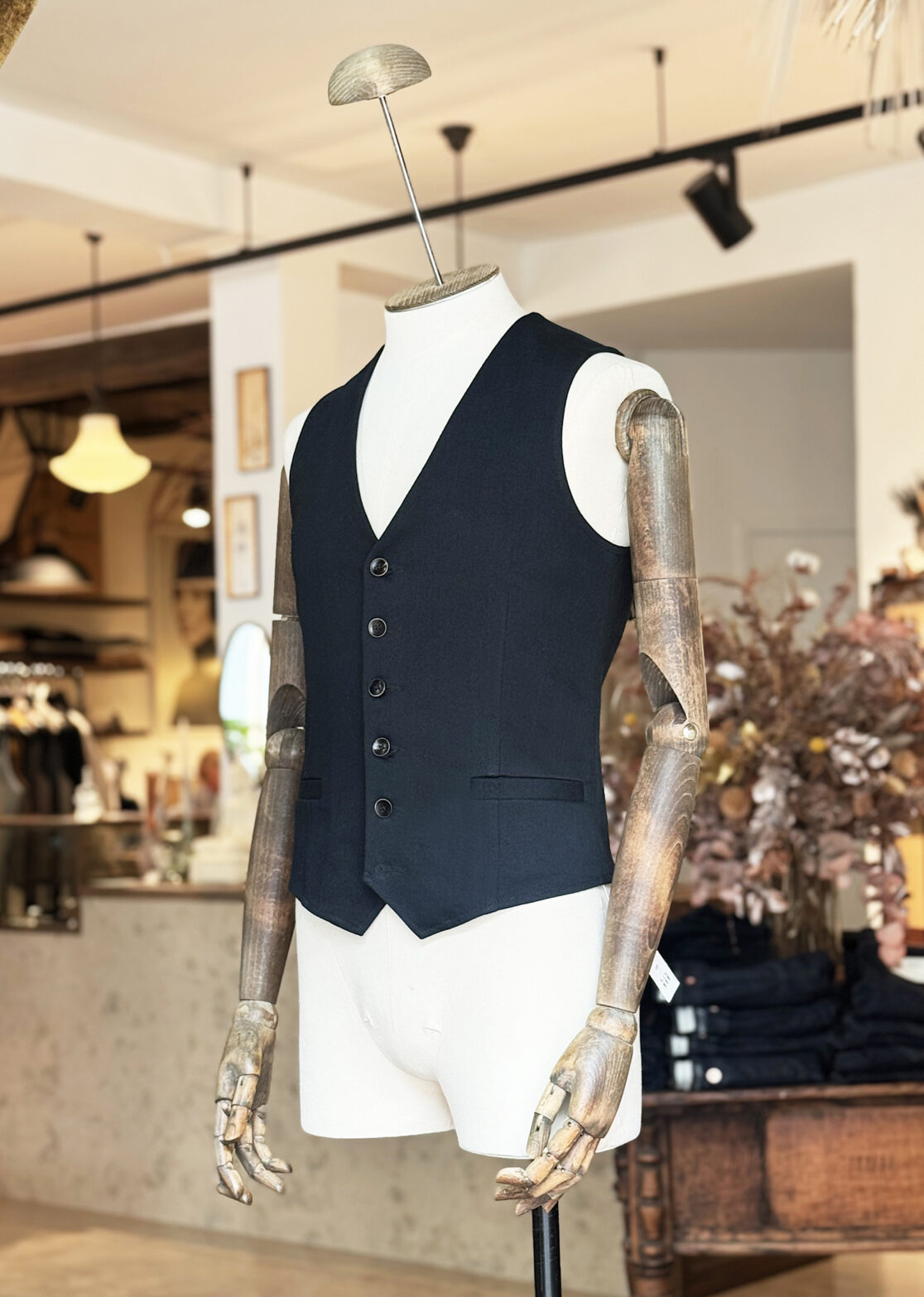 Limited items - NEW IN - Men - Deep V Vest Deep Navy S Image Primary