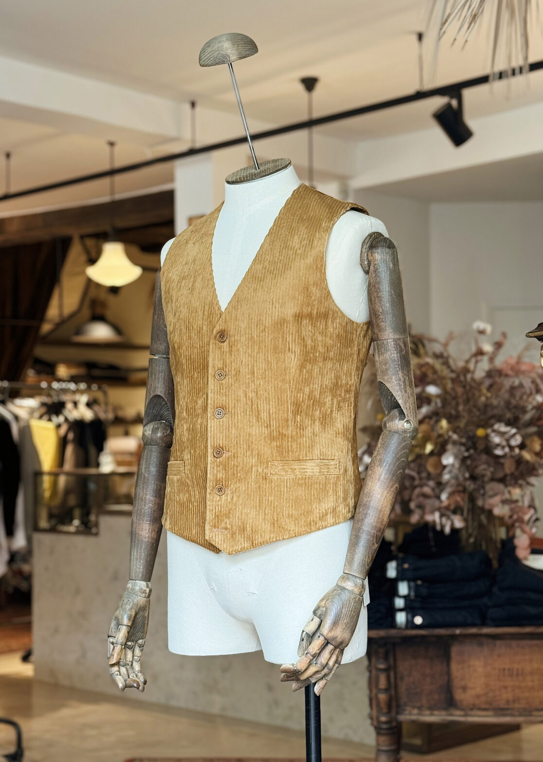 Limited items - NEW IN - Men - Deep V Vest Golden Courduroy Image Primary