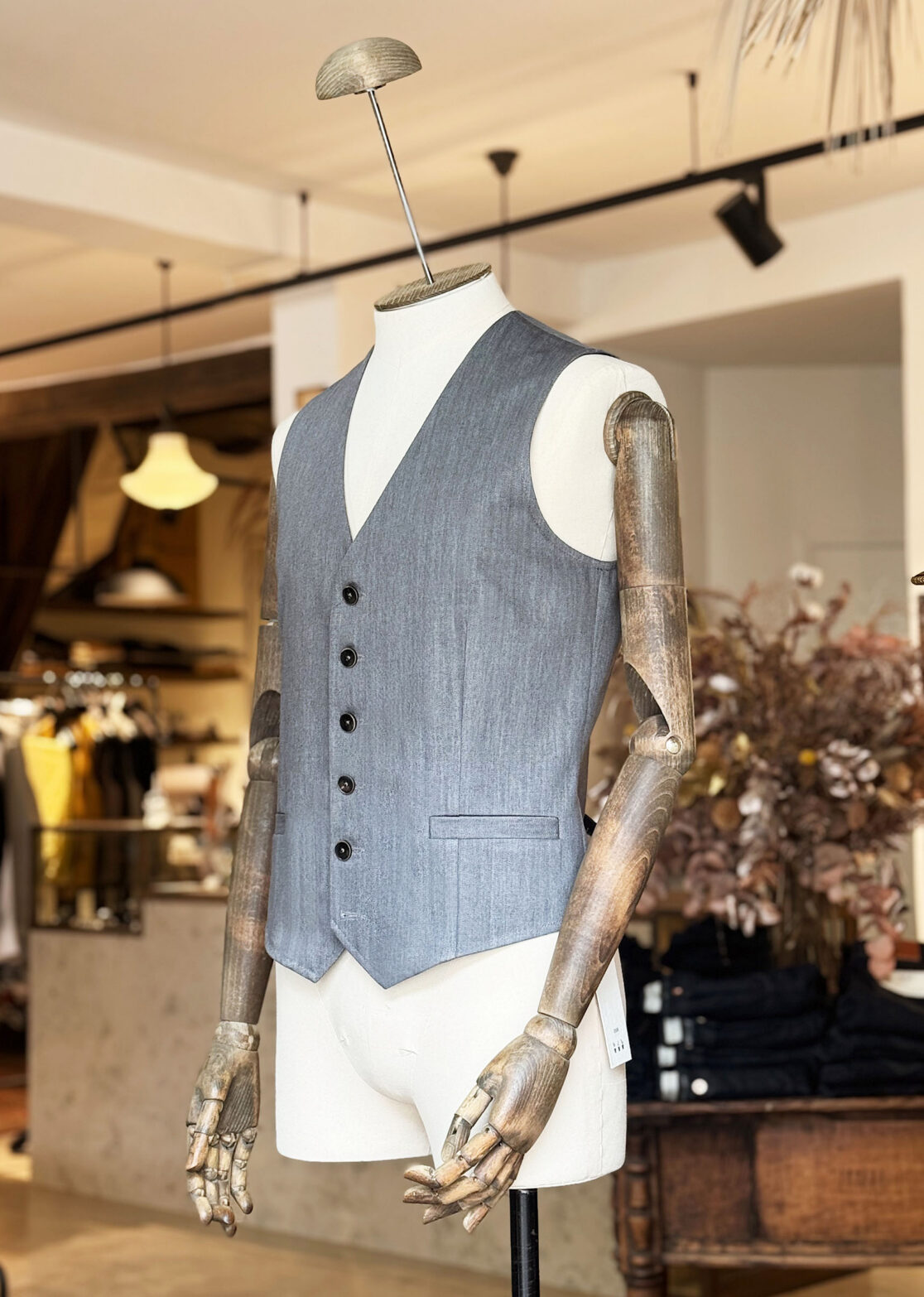 Limited items - NEW IN - Men - Deep V Vest Grey L Image Primary